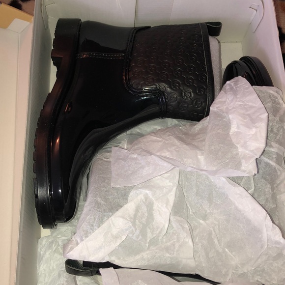 đź’•SOLDđź’•Michael Kors rain boots - Picture 5 of 8